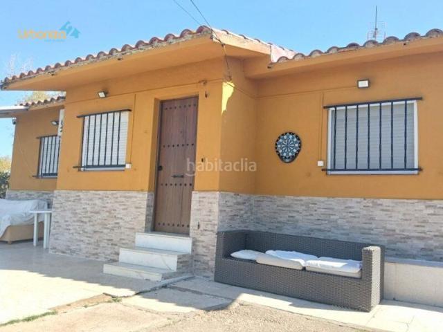 Chalet en venta en Badajoz, Carretera de Sevilla Los Montitos. PRECIOSO CHALET EN URBANIZACION MUY CERCA DE BADAJOZ PARA ENTRA A VIVIR. Chalets.