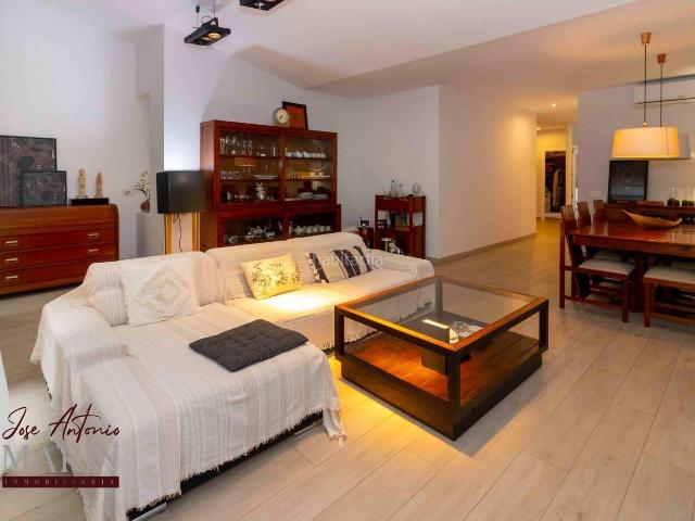 Casa en venta en Badajoz, Casco Antiguo. EXCLUSIVA CASA EN EL CORAZON DE LA CIUDAD. Casas.