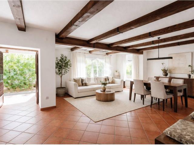 Chalet en venta en Badajoz, Maria Auxiliadora Barriada de Llera. CHALET INDEPENDIENTE CON PARCELA DE 1.500 m Y PISCINA PRIVADA EN AVENIDA DAMIÁN TÉLLEZ LAFUENTE. Chalets.
