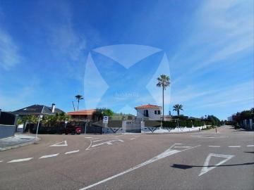 Chalet en venta en Badajoz, Golf Guadiana. CHALET CON PISCINA EN VENTA. ZONA GOLF GUADIANA. Chalets.