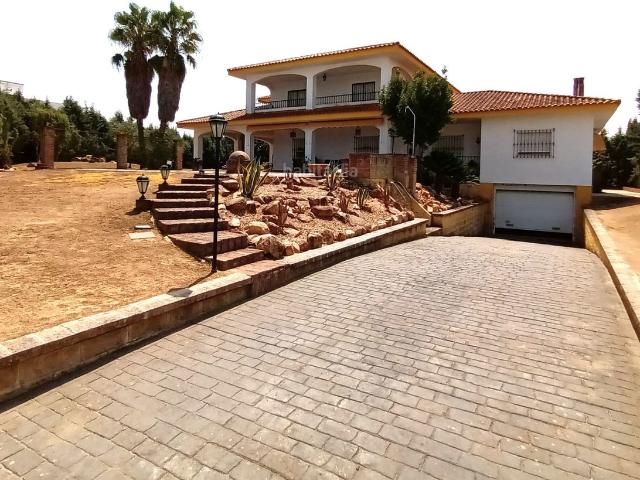 Chalet en venta en Badajoz, Golf Guadiana. CHALET IDEAL EN URBANIZACIÓN PRIVADA BADAJOZ. Chalets.