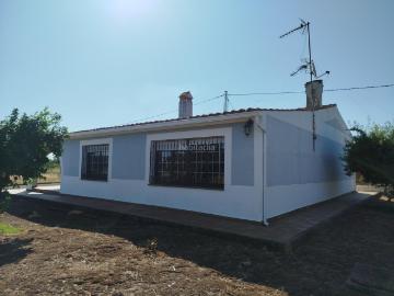 Chalet en venta en Badajoz, La Estación. MAGNÍFICOS 3 CHALET CON PARCELA DE 2,4 HECTAREAS EN BADAJOZ. Chalets.