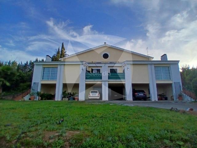 Chalet en venta en Badajoz, Las Vaguadas. CHALET CON DOS VIVIENDAS PAREADAS EN VENTA EN PARCELA DE 1.500 M2. ZONA LAS VAGUADAS. Chalets.