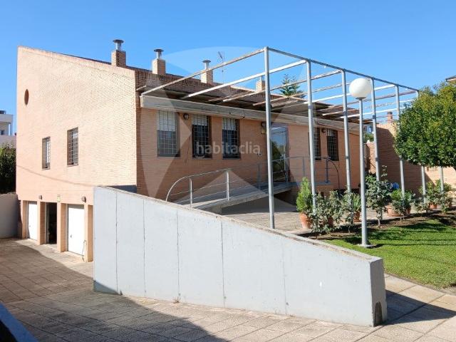 Chalet en venta en Badajoz, Las Vaguadas. CHALET INDEPENDIENTE EN VENTA CON PISCINA Y ZONA AJRDINADA. ZONA LAS VAGUADAS. Chalets.