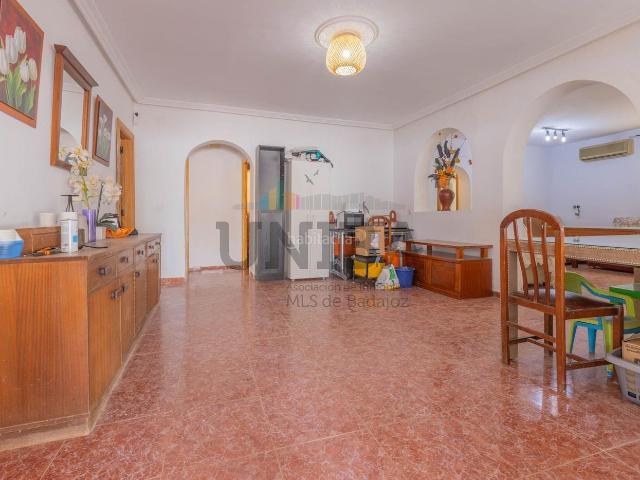 Chalet en venta en Badajoz, Pedanías de Badajoz. CHALET HIPOTECABLE A LA VENTA EN ZONA ERMITA DE BOTOA. Chalets.