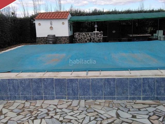 Chalet en venta en Badajoz, Pedanías de Badajoz. CHALET SEMINUEVO CON PISCINA, TERRAZA Y GARAJE. Chalets.