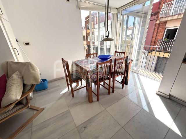 Chalet en venta en Badalona, Casagemes. EN EXCLUSVIA CHALET ESQUINERO CERCA DEL MAR. Chalets.