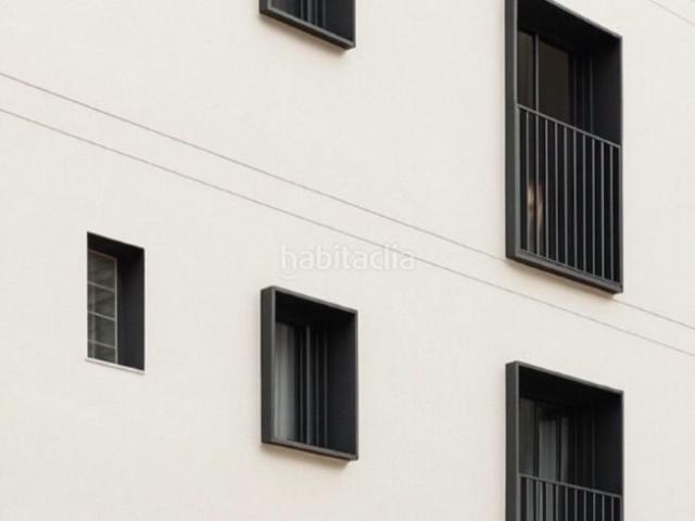 Chalet en venta en Badalona, Lloreda. Edificio unifamiliar reformado 3 plantas + terraza Parque de Montigalà. Chalets.