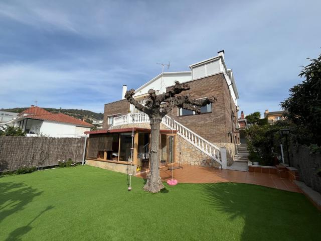 Chalet en venta en Badalona, Mas Ram. Casa independiente urbanización el Mas Ram. Chalets.