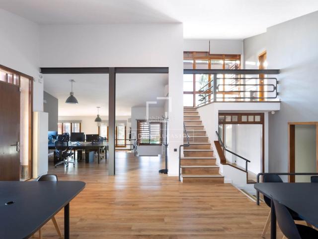 Chalet en venta en Badalona, Mas Ram. Casa villa en excelentes condiciones de 5 dormitorios en venta en Tiana, Barcelona. Chalets.