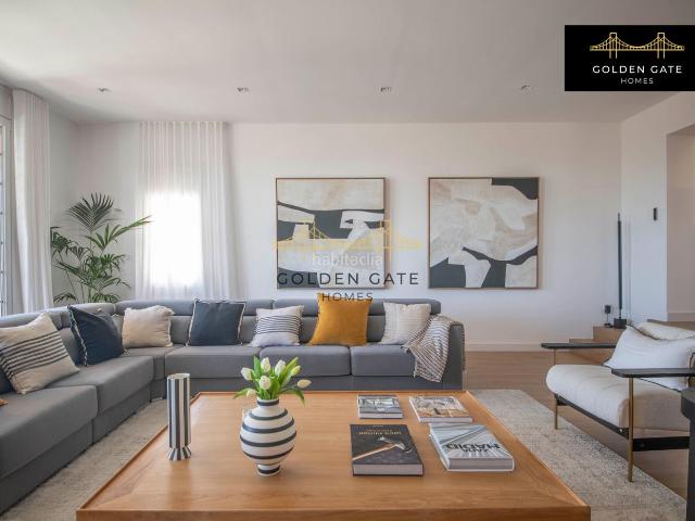 Chalet en venta en Badalona, Mas Ram. Espectacular vivienda completamente reformada con vistas abiertas al mar. Chalets.