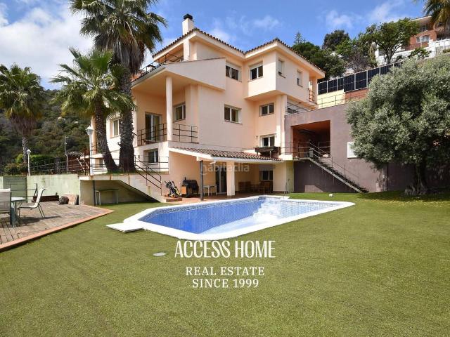 Chalet en venta en Badalona, Mas Ram. Exclusivo chalet independiente con vistas panorámicas a mar en Mas Ram, Badalona. Chalets.