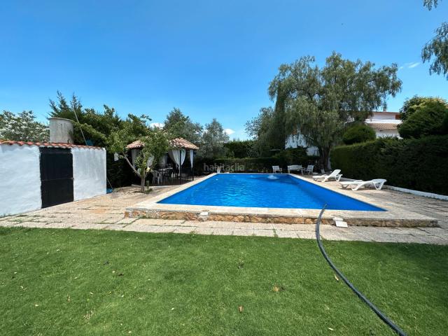 Chalet en venta en Baeza. ESTUPENDO CHALET EN LA YEDRA. Chalets.