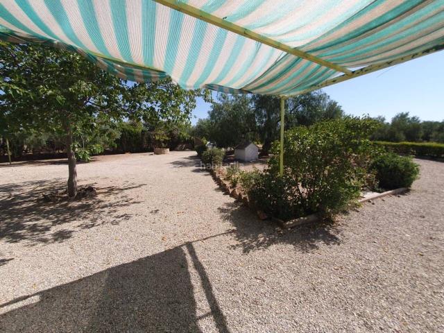 Chalet en venta en Baeza. Venta de impresionante villa en Baeza. Chalets.