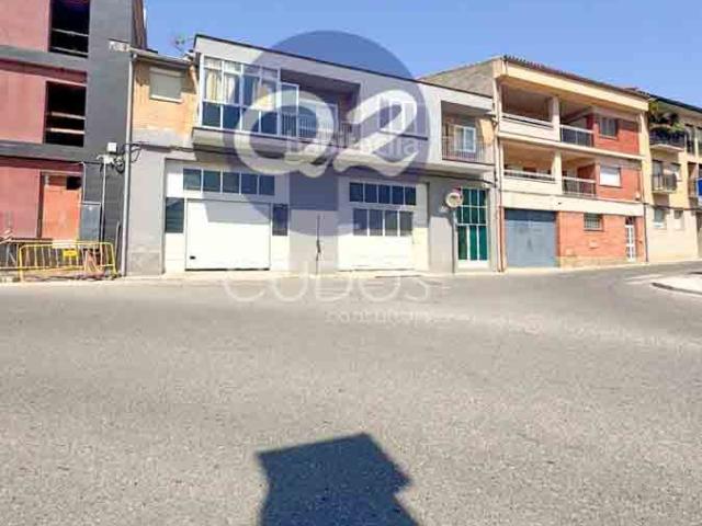 Chalet en venta en Balaguer. Casa con gran finca en venta en Balaguer. Chalets.