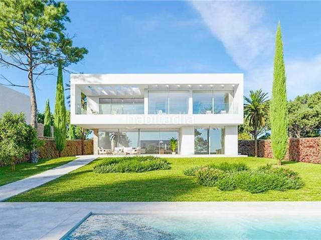 Chalet en venta en Baleares Calvià, Sol de Mallorca. A Estrenar. Chalet unifamiliar de lujo de diseño moderno con jardín y piscina. Chalets.