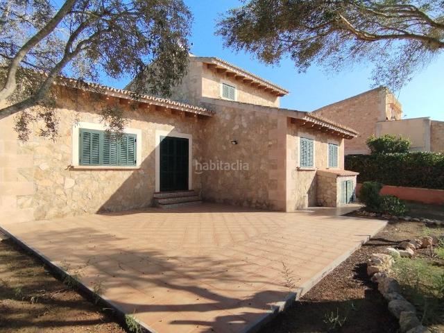 Chalet en venta en Baleares Campos, Sa Ràpita Ses Covetes. ESPECTACULAR CHALET AISLADO CON ZONA AJARDINADA A SU ALREDEDOR EN LA PRIVILEGIADA URBANIZACION EL PARAISO DE SA RAPITA CAMPOS. Chalets.
