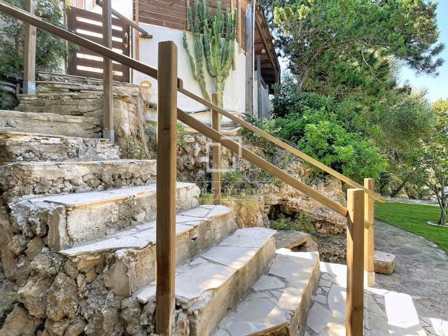 Chalet en venta en Baleares Ciutadella de Menorca, Cala en Blanes. Fantástica casa semiadosada de 5 dormitorios con jardín privado de 700 m y licencia turística en venta en Ciutadella de Menorca. E.
