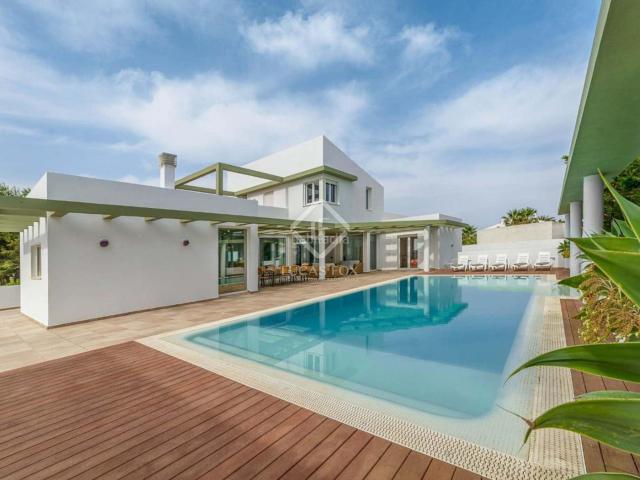 Chalet en venta en Baleares Ciutadella de Menorca, Ciutadella. Espectacular villa de 4 dormitorios con licencia turística en venta en Sa CaletaSantandria, Ciutadella de Menorca. Chalets Ciutadella de.