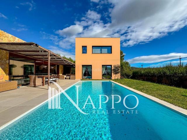 Chalet en venta en Baleares Bunyola. Villa de obra nueva con piscina en Sa Coma. Chalets.