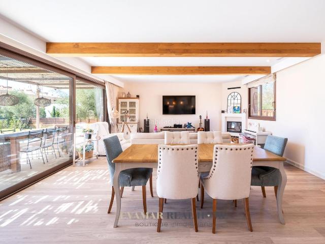 Chalet en venta en Baleares Bunyola. Moderna Villa con Vistas a la Serra de Tramuntana en Bunyola Eficiencia y Diseño. Chalets.