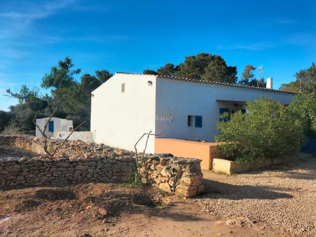 Chalet en venta en Baleares Formentera. Venta de Casa payesa con frutales en Baleares. Chalets.