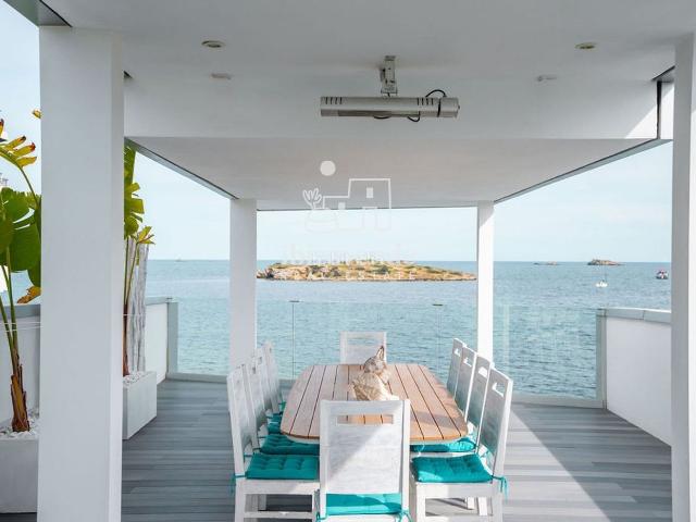 Chalet en venta en Baleares Ibiza, Ses Figueretes Platja d'en Bossa Cas Serres. Moderna villa de lujo en Playa den Bossa con acceso directo al mar. Chalets.