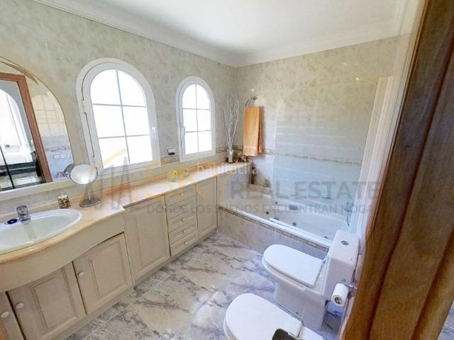 Chalet en venta en Baleares Llucmajor, Badia Blava Badia Gran Tolleric. Casa independiente con encanto mediterráneo en Llucmajor, Mallorca Sky Real Estate. Chalets.