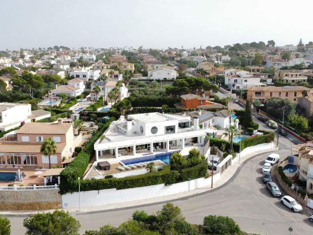 Chalet en venta en Baleares Llucmajor, Badia Blava Badia Gran Tolleric. Villa exclusiva de diseño frente al mar. Chalets.