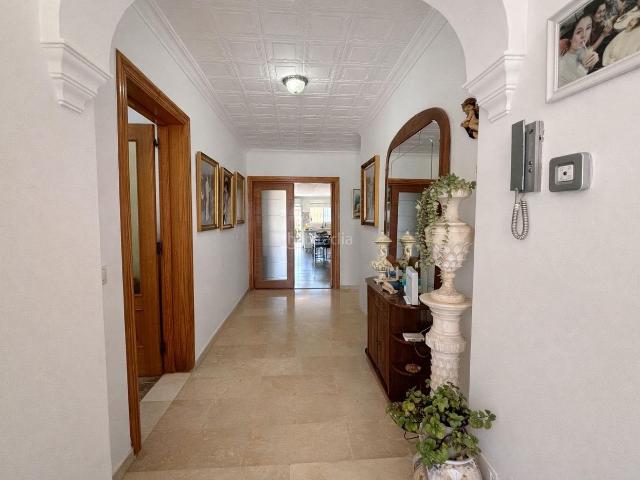 Chalet en venta en Baleares Llucmajor, Ses Palmeres. Villa con vistas parciales al mar en Ses Palmeres con apartamento independiente y posibilidad de ampliación. Chalets.
