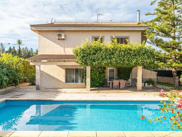 Chalet en venta en Baleares Llucmajor, Ses Palmeres. Chalet independiente con piscina en Urbanización Las Palmeras. Chalets.
