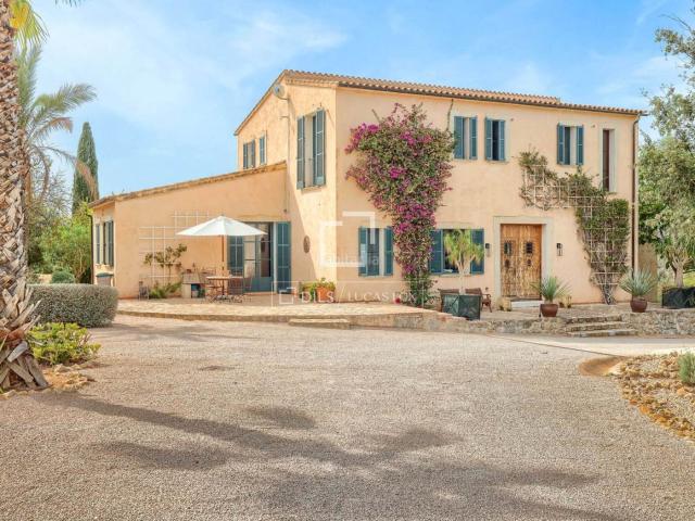 Chalet en venta en Baleares Montuïri. Finca en excelentes condiciones de 7 dormitorios con casitas de invitados, piscina and garaje en venta en Montuïri. Chalets.