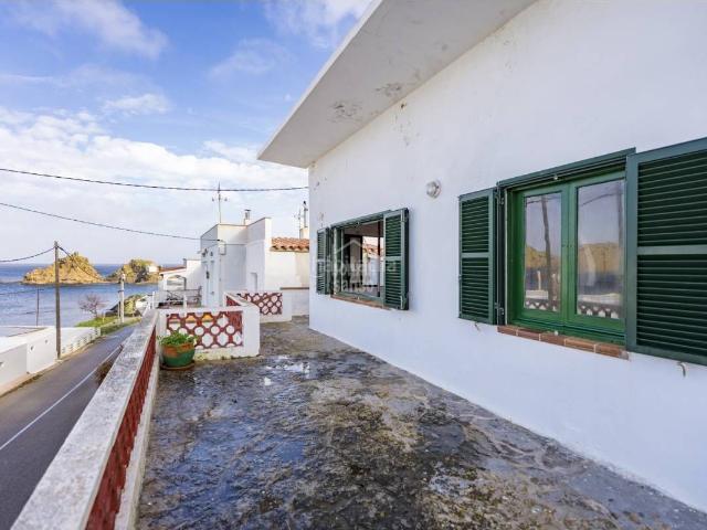 Chalet en venta en Baleares Maó Mahón, Cala Llonga Sa Mesquida. En exclusiva Caseta de playa para reformar junto al mar en Cala Mesquida. Mahon. Menorca. Chalets Maó.