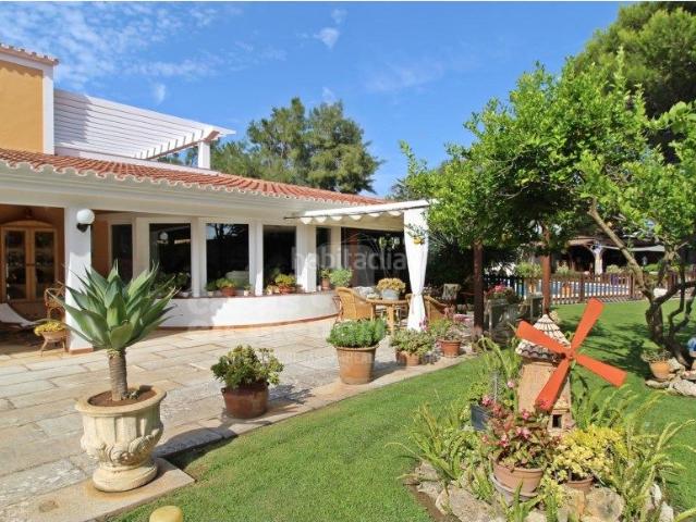 Casa en venta en Baleares Maó Mahón, Sant Climent Es Canutells. Imponente chalet con piscina y amplios jardines en Binixica. Casas Maó.
