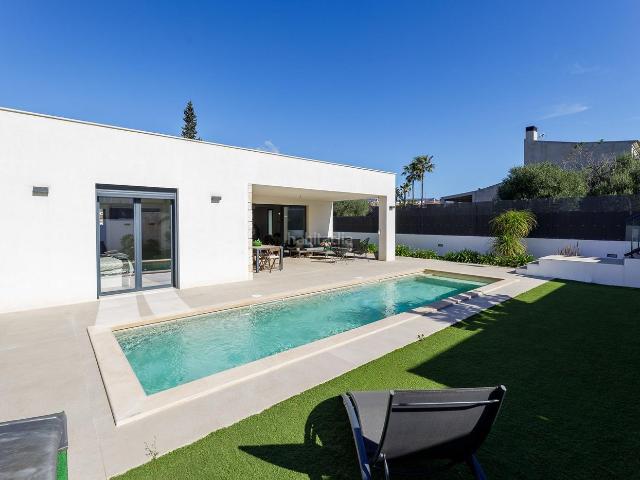 Chalet en venta en Baleares Marratxí, Sa Cabaneta. UNIFAMILIAR TODO EN PLANTA DE 3 HABITACIONES posibilidad de 4 DE ESTILO MODERNO CON PISCINA Y GARAJE EN SES VINYES DE SON VERÍ Mar. Chalets.