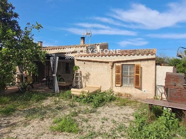 Chalet en venta en Baleares Sant Joan. Encantadora Casa Rústica con Piscina Privada y Amplio Terreno. Chalets Sant.