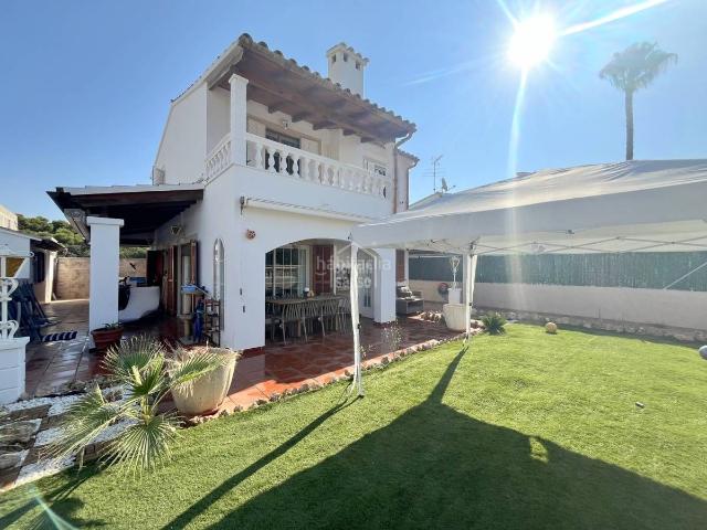 Chalet en venta en Baleares Sant Llorenç des Cardassar. Casa unifamiliar independiente con apartamento de invitados, jardín, cerca de la playa en Sa Coma, Mallorca. Chalets Sant Llorenç des.