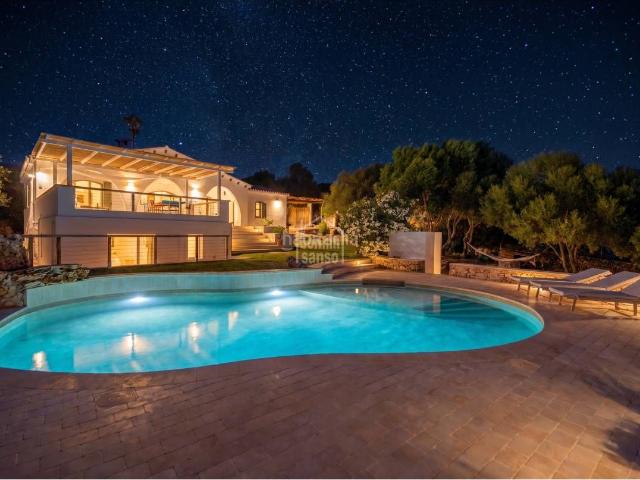 Chalet en venta en Baleares Sant Lluís, Biniancolla Punta Prima. Villa excepcional orientada al sur con vistas al mar en Punta Prima, Menorca. Chalets Sant.