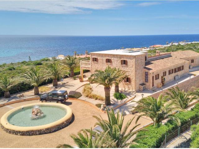 Chalet en venta en Baleares Sant Lluís, Biniancolla Punta Prima. Chalet de lujo y gran confort con vistas al mar en Punta Prima. Chalets Sant.