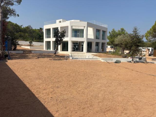 Chalet en venta en Baleares Santa Eulària, Sant Carles. Exclusiva villa de nueva construcción. Chalets Santa.