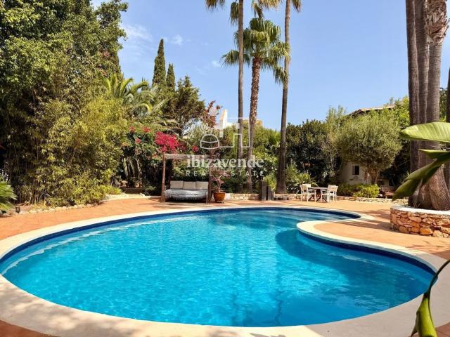 Chalet en venta en Baleares Santa Eulària, Santa Eulària des Riu. Encantadora finca cerca de Cala PadaSanta Eulalia. Chalets Santa.