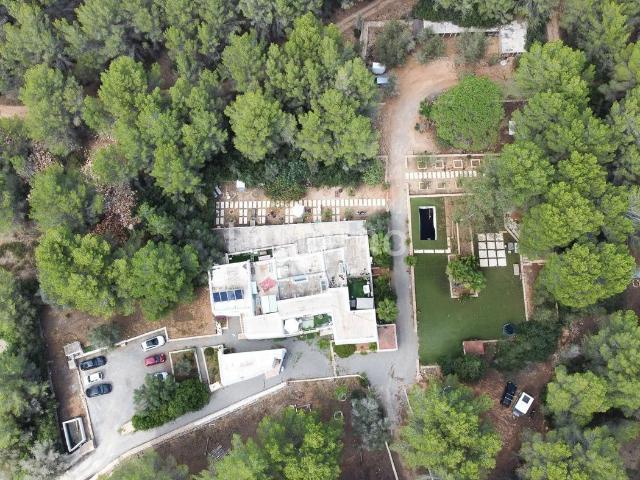 Chalet en venta en Baleares Santa Eulària, Santa Eulària des Riu. Finca rústica en zona forestal privada de Santa Eulalia, ideal para una gran familia una comunidad. Chalets Santa.