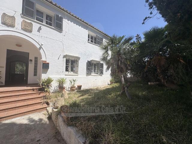 Chalet en venta en Baleares Santanyí, Cala d´Or. Excepcional villa unifamiliar con apartamento independiente en el corazón del prestigioso casco antiguo de Cala dOr. Chalets.
