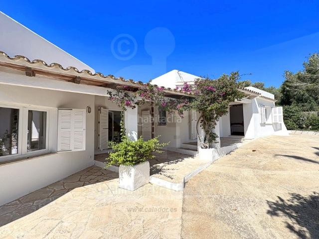 Chalet en venta en Baleares Santanyí, Cala d´Or. Villa con piscina y licencia turística en Calo des Pou. Chalets.