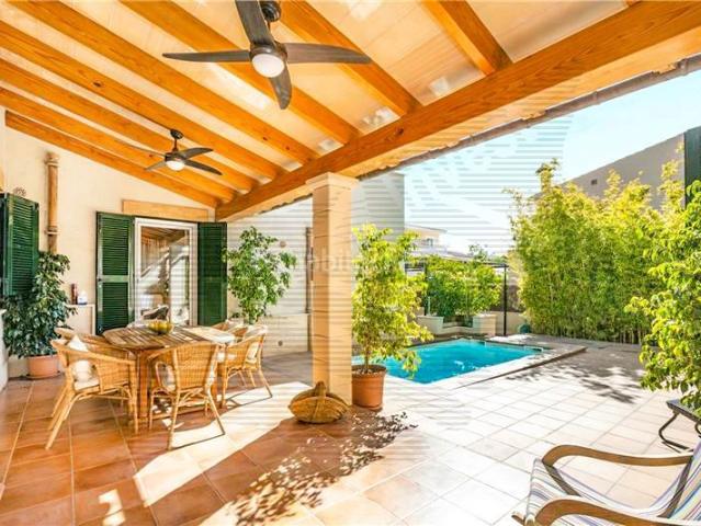 Chalet en venta en Baleares Ses Salines, Colònia Sant Jordi. Chalet unifamiliar en solar de 450m2 aprox. con piscina, 120m2 aprox amplio salón con chimenea y vigas vistas, cocina office amu. Chalets.
