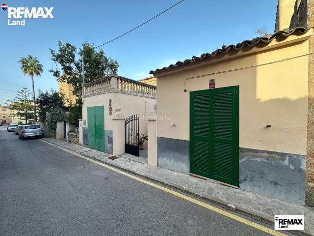 Chalet en venta en Baleares Petra. Casa de pueblo con garaje y terraza en el centro de Petra. Chalets.