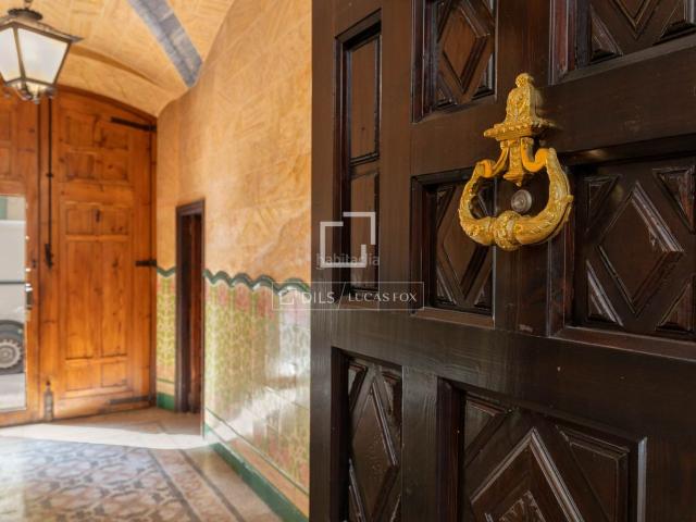 Chalet en venta en Banyoles. Casa Histórica de Principios del Siglo XX en venta en el Centro de Banyoles. Chalets.