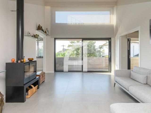 Chalet en venta en Banyoles. UNA VIVIENDA PENSADA PARA DISFRUTAR ESPACIO, LUZ Y CALIDAD. Chalets.