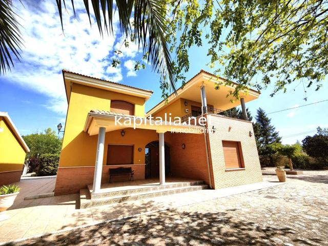 Chalet en venta en Banyeres de Mariola. INTERESANTE CHALET A LA VENTA EN BANYERES DE MARIOLA. Chalets Banyeres de.
