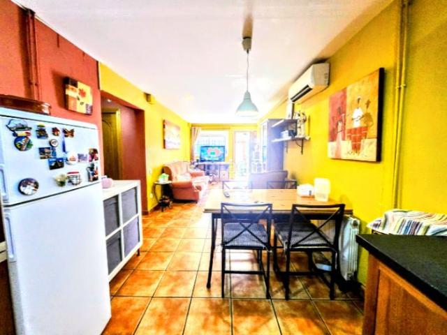 Casa adosada en venta en Barcelona, Besòs Maresme. Chalet duplex en Barcelona a 500m de playa. Casas adosadas.
